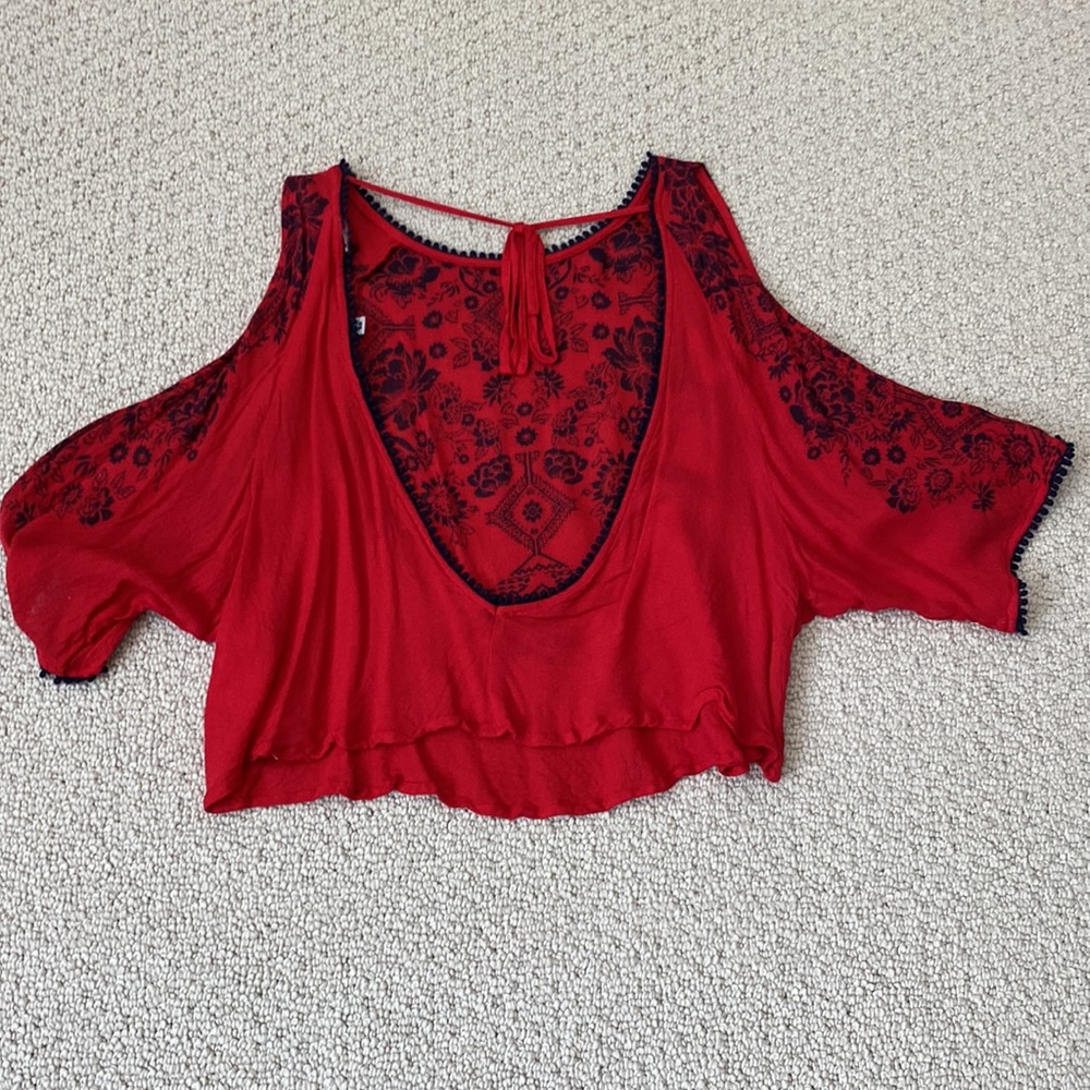 Unique crop top - Picture 3 of 4